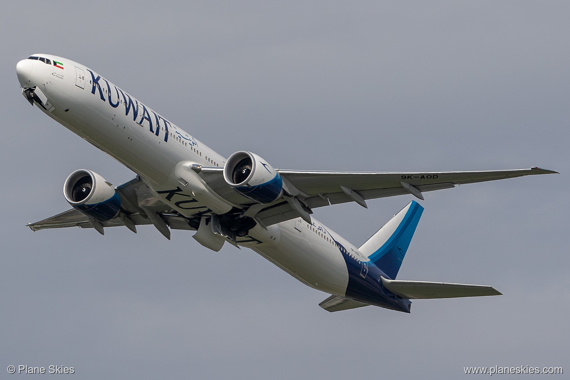 Kuwait Airways Boeing 777-300ER 9K-AOD at London Heathrow Airport (EGLL/LHR)