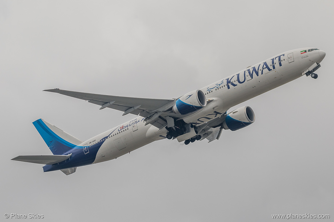 Kuwait Airways Boeing 777-300ER 9K-AOD at London Heathrow Airport (EGLL/LHR)