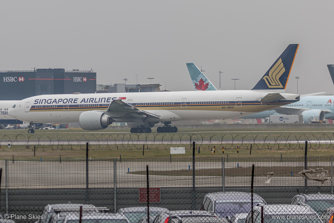 Singapore Airlines Boeing 777-300ER 9V-SNA at London Heathrow Airport (EGLL/LHR)