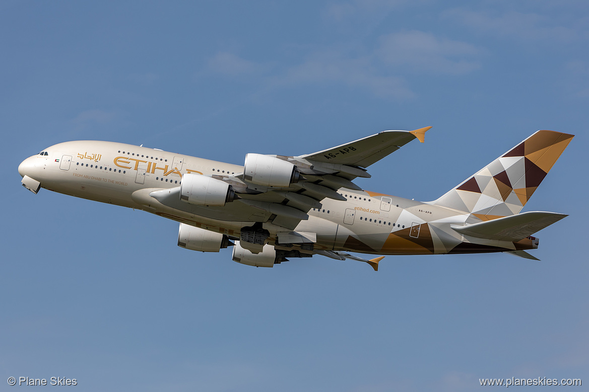 Etihad Airways Airbus A380-800 A6-APB at London Heathrow Airport (EGLL/LHR) Etihad Airways Airbus A380-800 A6-APB at London Heathrow Airport (EGLL/LHR)
