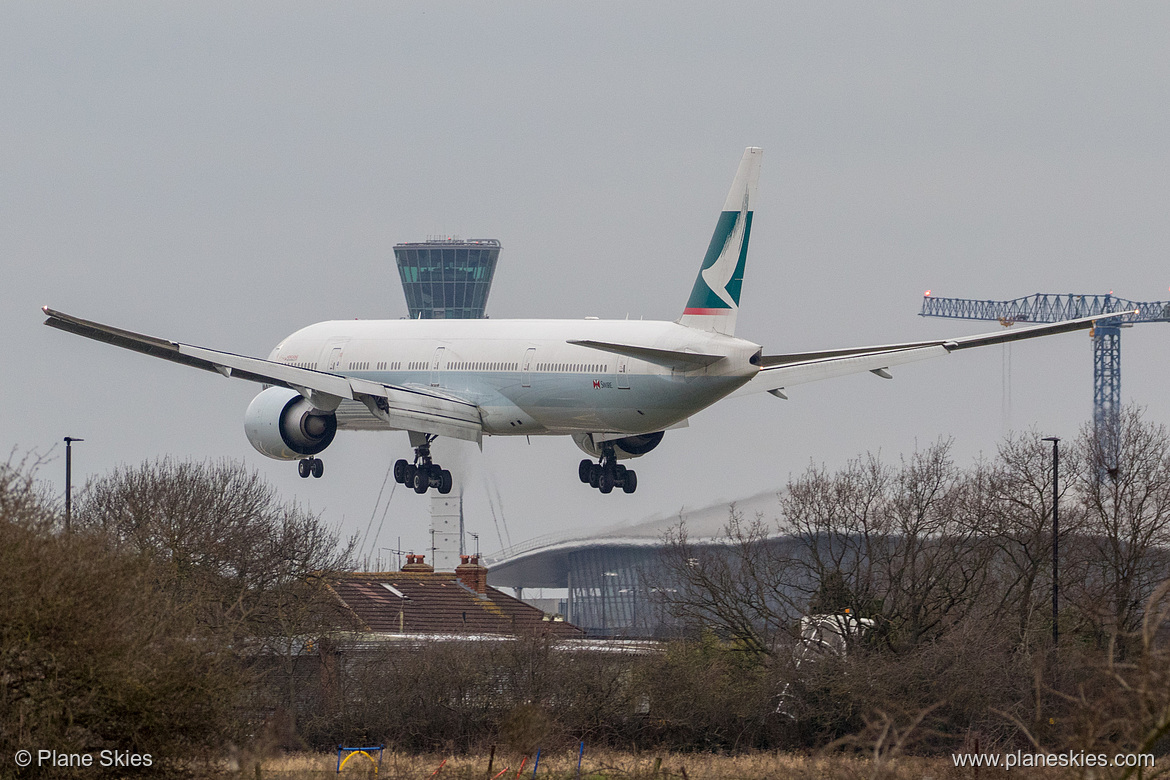 Cathay Pacific Boeing 777-300ER B-KQQ at London Heathrow Airport (EGLL/LHR)