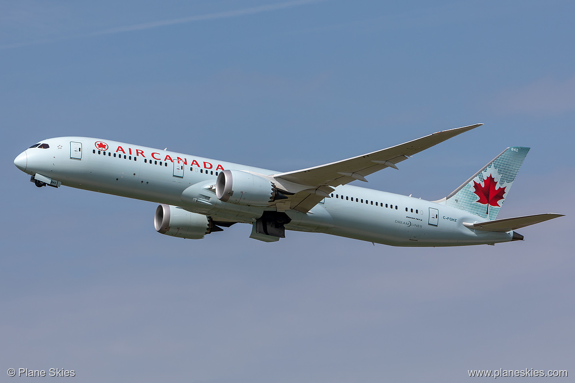 Air Canada Boeing 787-9 C-FGHZ at London Heathrow Airport (EGLL/LHR)