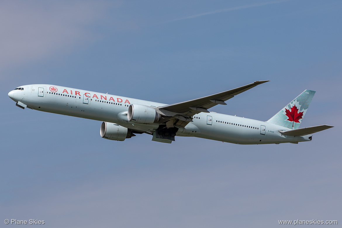 Air Canada Boeing 777-300ER C-FIUV at London Heathrow Airport (EGLL/LHR)