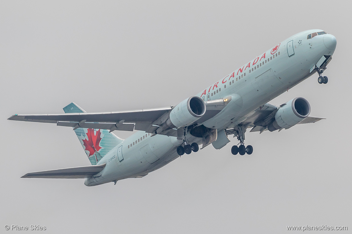 Air Canada Boeing 767-300ER C-GHOZ at London Heathrow Airport (EGLL/LHR)