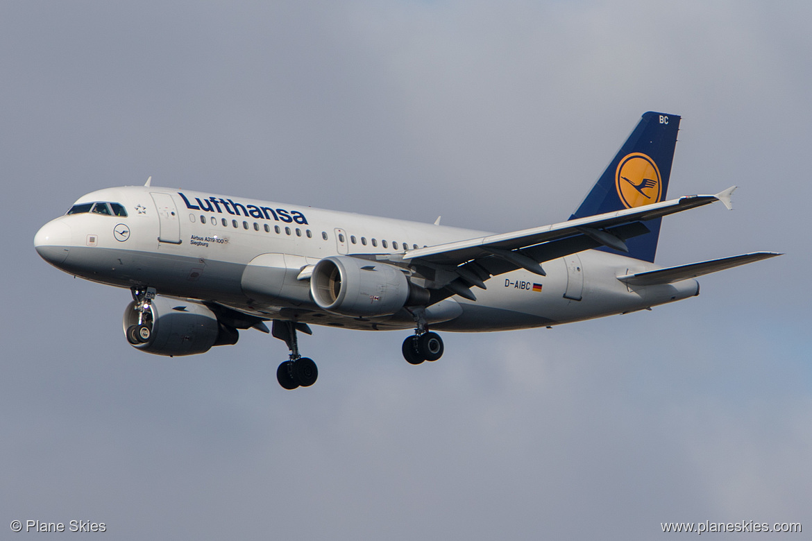 Lufthansa Airbus A319-100 D-AIBC at London Heathrow Airport (EGLL/LHR)