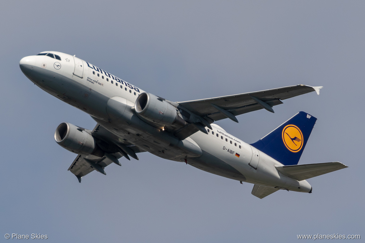 Lufthansa Airbus A319-100 D-AIBF at London Heathrow Airport (EGLL/LHR)