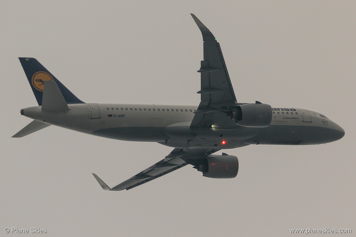 Lufthansa Airbus A320neo D-AINF at London Heathrow Airport (EGLL/LHR)