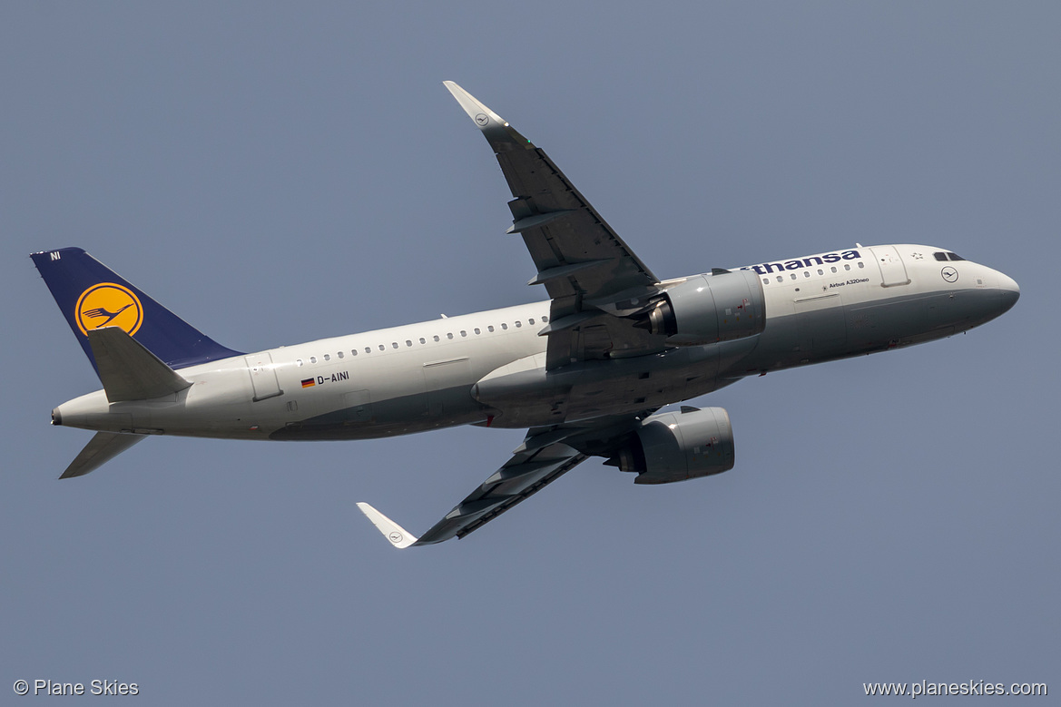 Lufthansa Airbus A320neo D-AINI at London Heathrow Airport (EGLL/LHR)