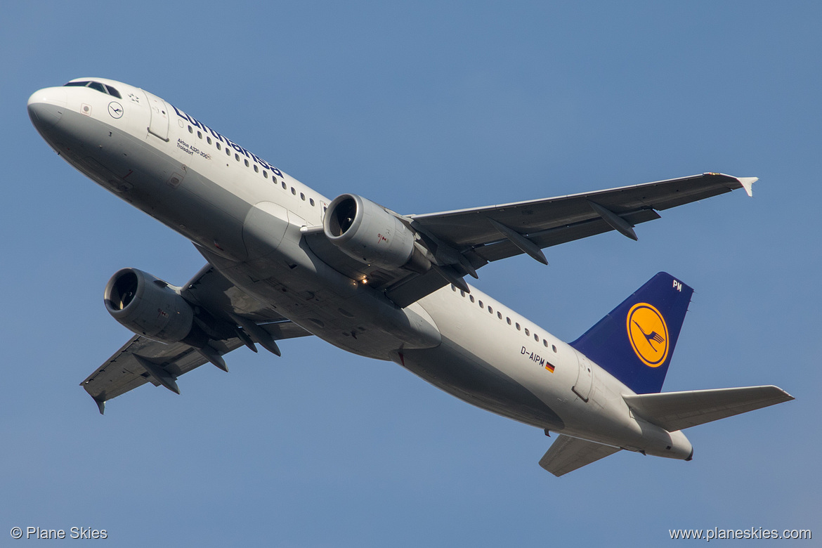 Lufthansa Airbus A320-200 D-AIPM at London Heathrow Airport (EGLL/LHR)