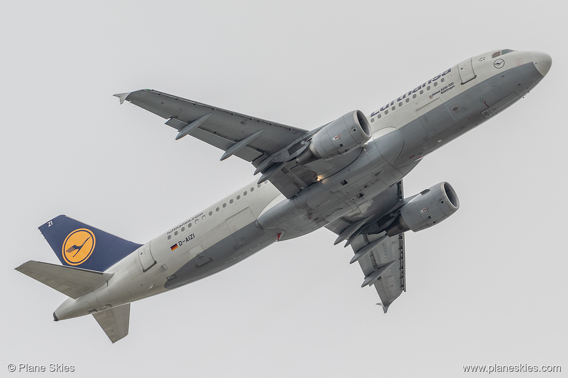 Lufthansa Airbus A320-200 D-AIZI at London Heathrow Airport (EGLL/LHR)