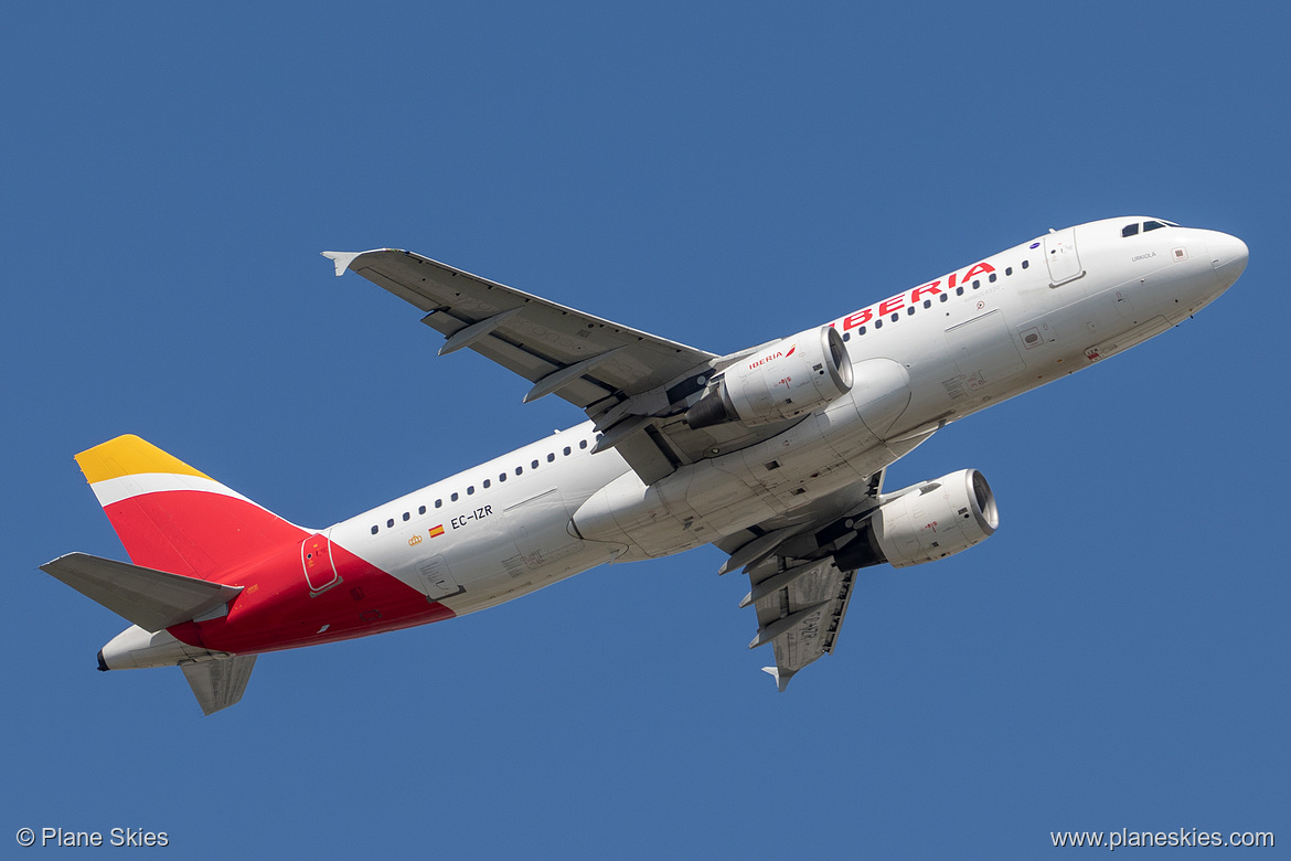 Iberia Airbus A320-200 EC-IZR at London Heathrow Airport (EGLL/LHR)