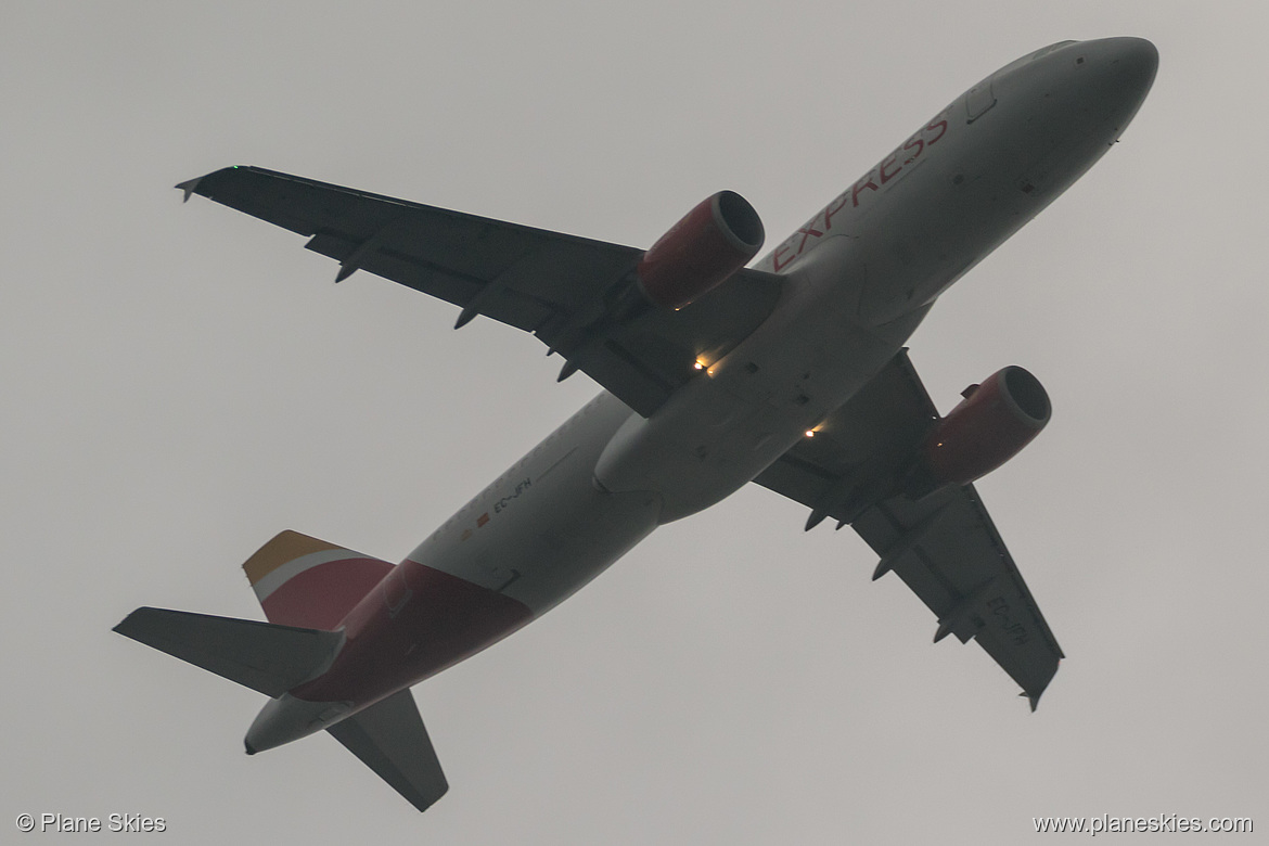 Iberia Express Airbus A320-200 EC-JFH at London Heathrow Airport (EGLL/LHR)