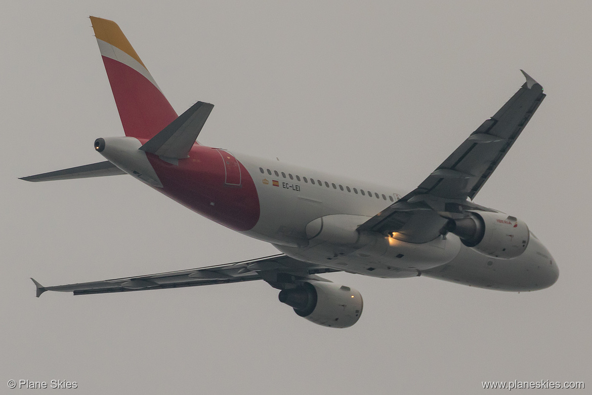 Iberia Airbus A319-100 EC-LEI at London Heathrow Airport (EGLL/LHR) Iberia Airbus A319-100 EC-LEI at London Heathrow Airport (EGLL/LHR)