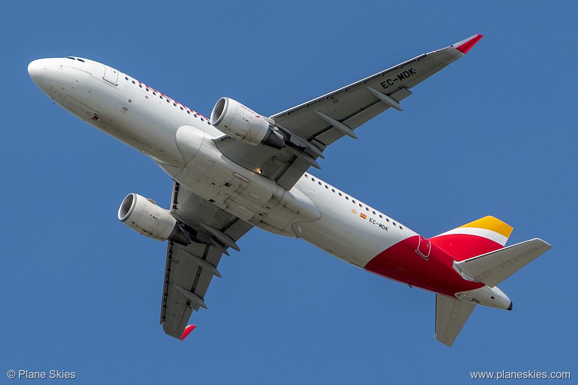Iberia Airbus A320-200 EC-MDK at London Heathrow Airport (EGLL/LHR) Iberia Airbus A320-200 EC-MDK at London Heathrow Airport (EGLL/LHR)