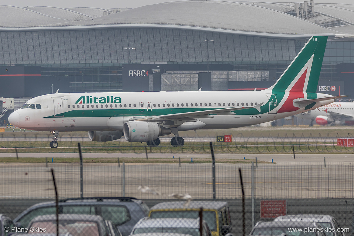 Alitalia Airbus A320-200 EI-DTH at London Heathrow Airport (EGLL/LHR) Alitalia Airbus A320-200 EI-DTH at London Heathrow Airport (EGLL/LHR)