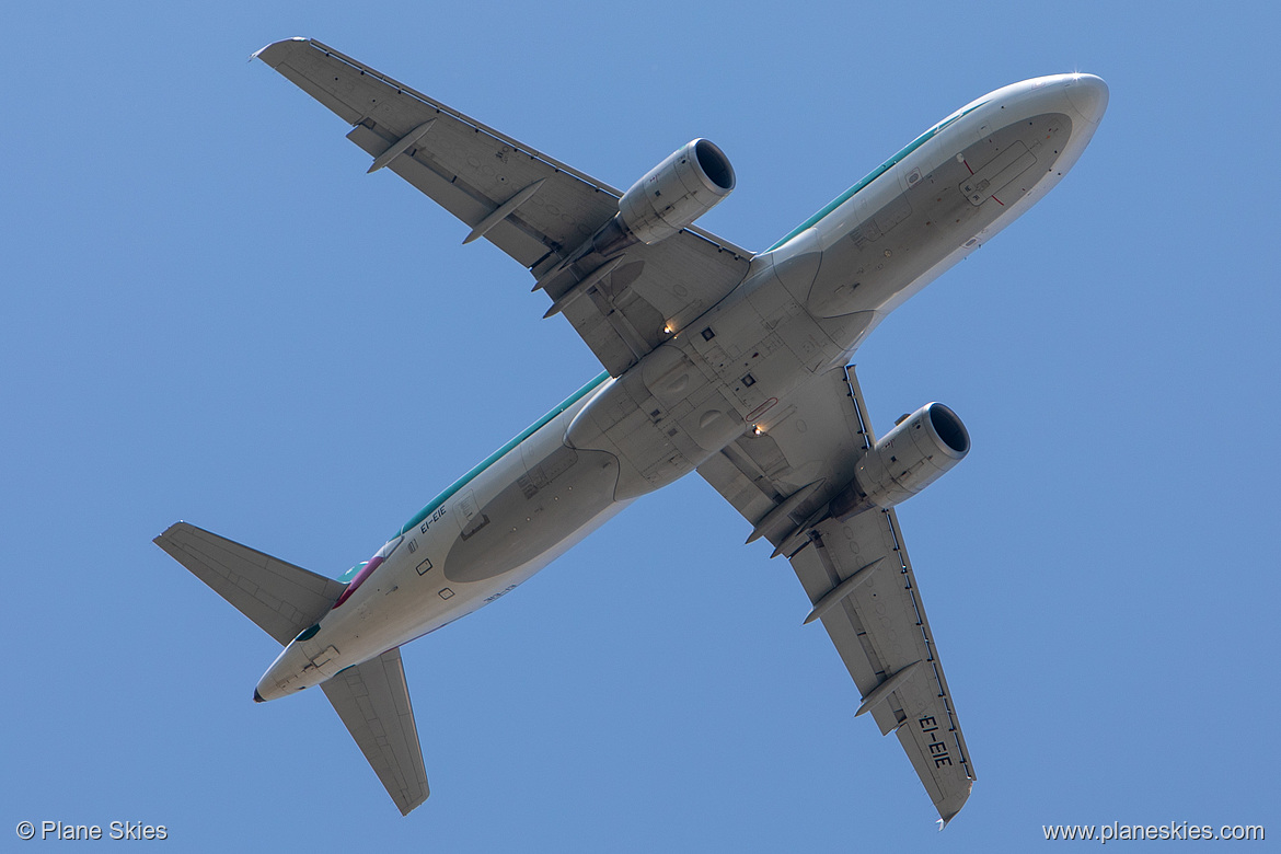 Alitalia Airbus A320-200 EI-EIE at London Heathrow Airport (EGLL/LHR)