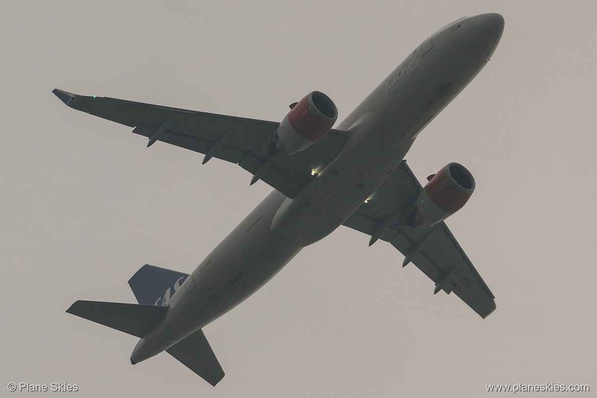 Scandinavian Airlines Ireland Airbus A320neo EI-SIB at London Heathrow Airport (EGLL/LHR)