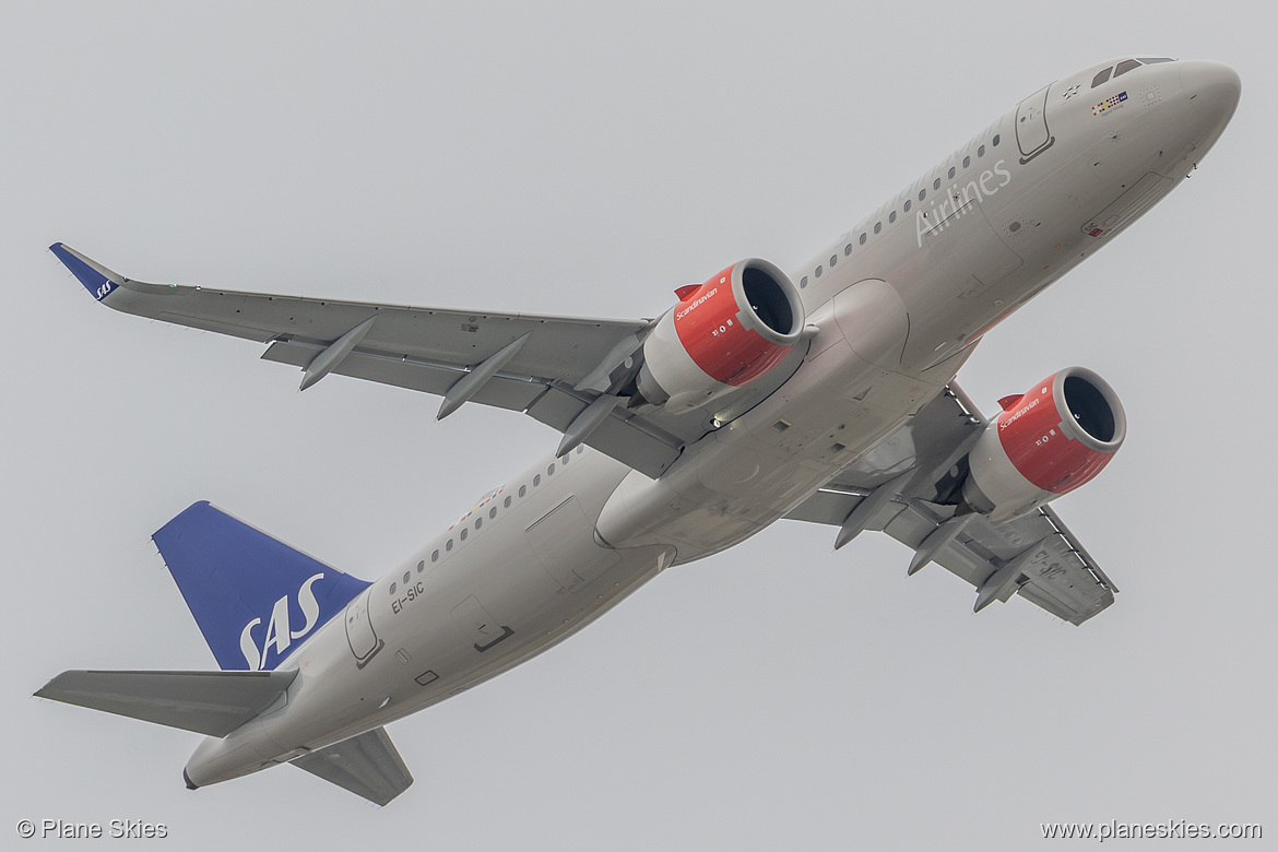 Scandinavian Airlines Ireland Airbus A320neo EI-SIC at London Heathrow Airport (EGLL/LHR)