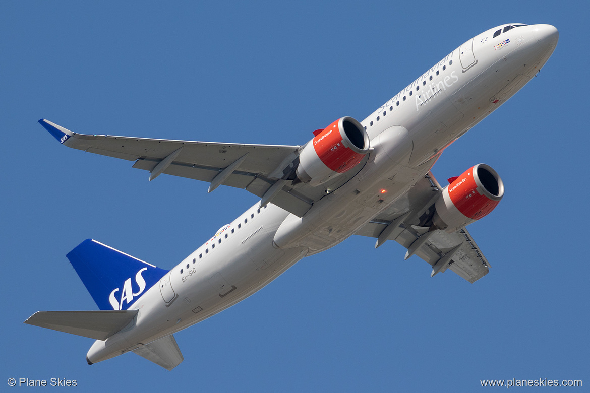 Scandinavian Airlines Ireland Airbus A320neo EI-SIC at London Heathrow Airport (EGLL/LHR)