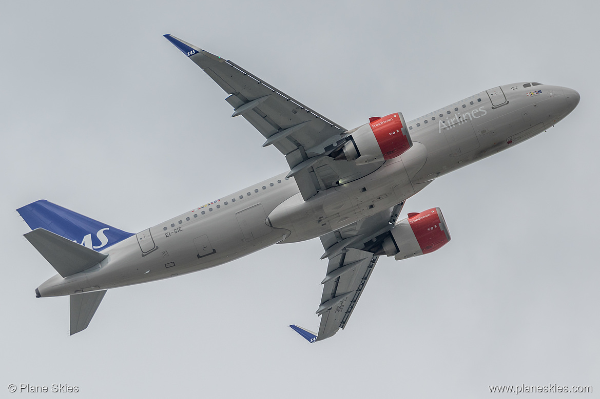 Scandinavian Airlines Ireland Airbus A320neo EI-SIE at London Heathrow Airport (EGLL/LHR)