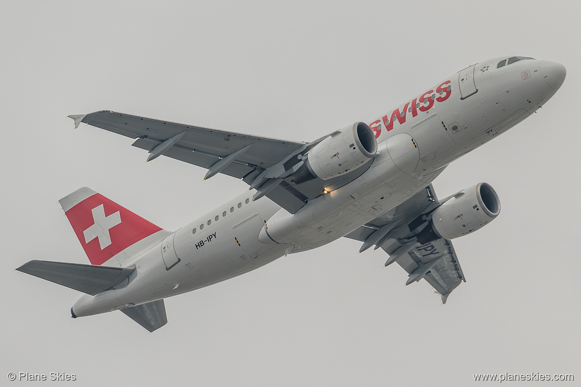 Swiss International Air Lines Airbus A319-100 HB-IPY at London Heathrow Airport (EGLL/LHR)