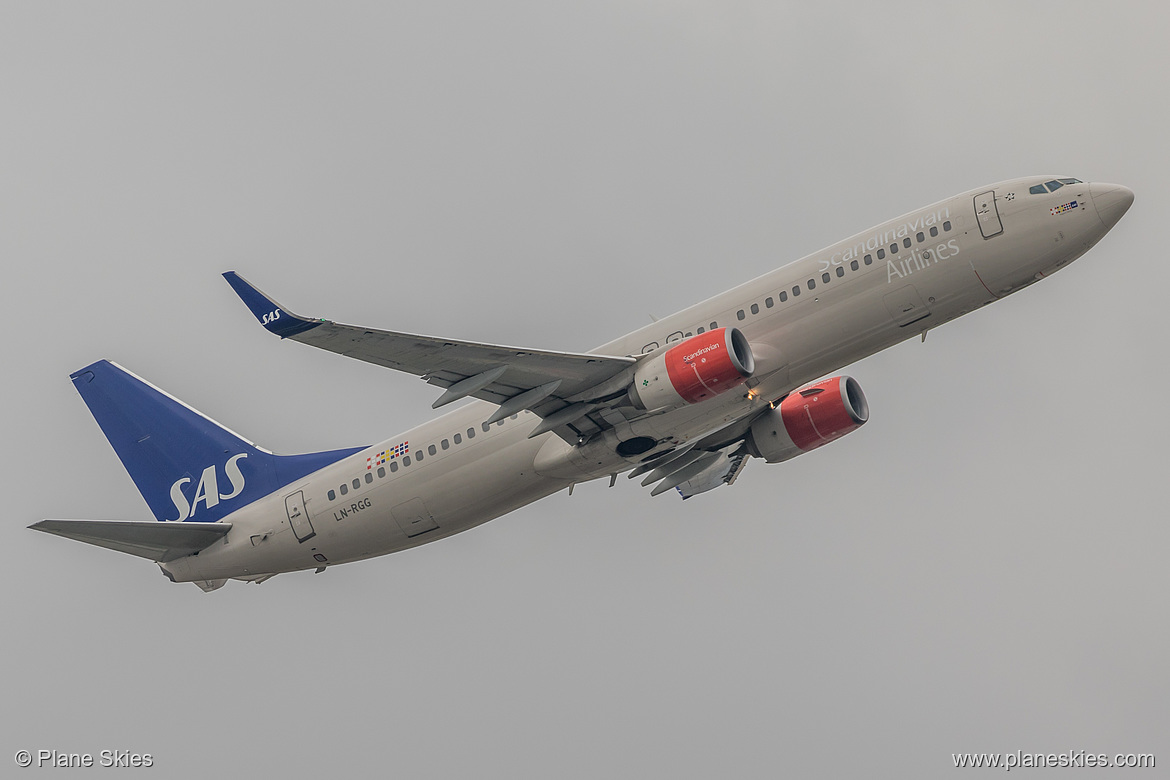 Scandinavian Airlines Boeing 737-800 LN-RGG at London Heathrow Airport (EGLL/LHR)