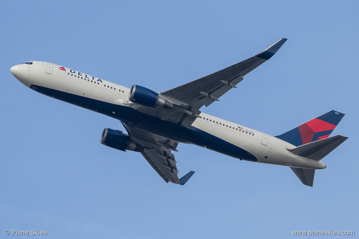 Delta Air Lines Boeing 767-300ER N173DZ at London Heathrow Airport (EGLL/LHR)