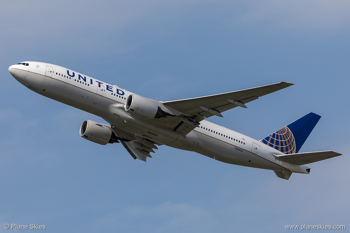 United Airlines Boeing 777-200ER N204UA at London Heathrow Airport (EGLL/LHR)