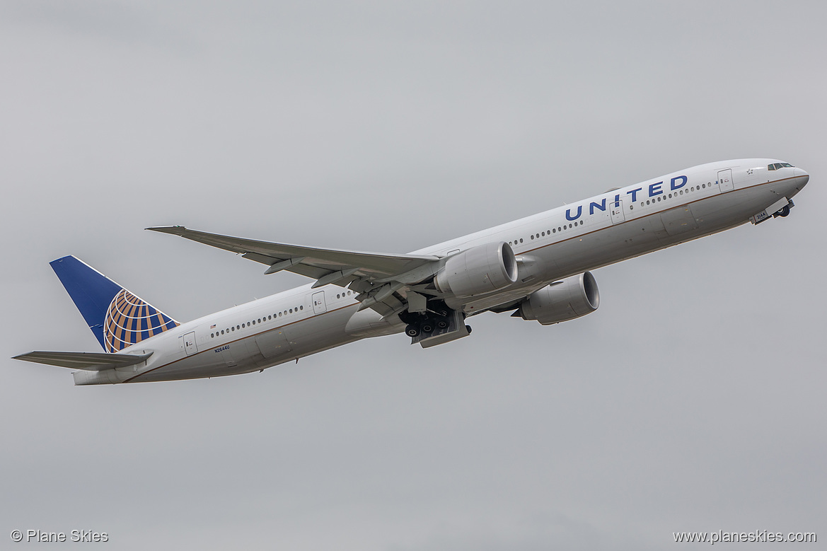 United Airlines Boeing 777-300ER N2644U at London Heathrow Airport (EGLL/LHR)