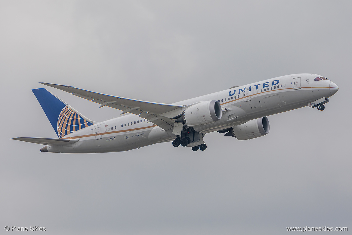 United Airlines Boeing 787-8 N26910 at London Heathrow Airport (EGLL/LHR) United Airlines Boeing 787-8 N26910 at London Heathrow Airport (EGLL/LHR)