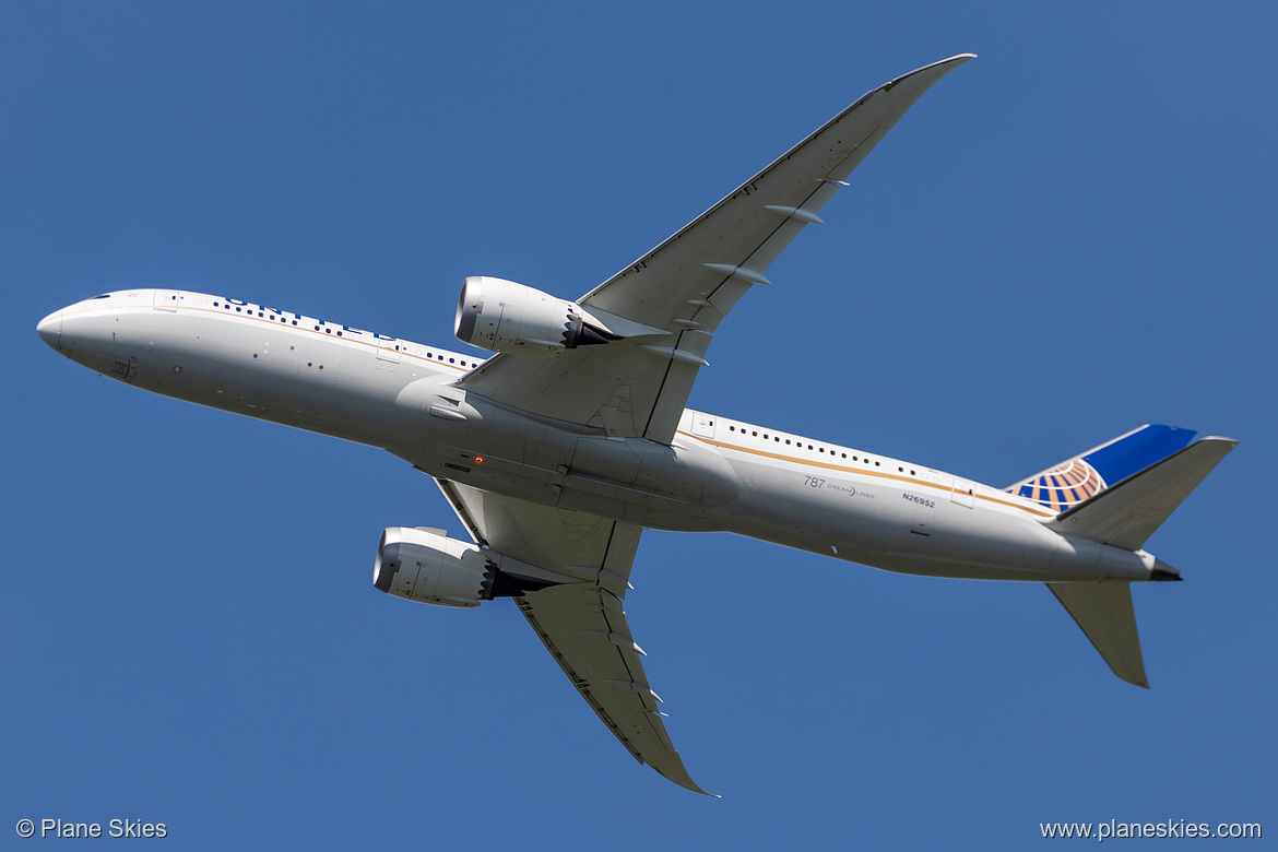 United Airlines Boeing 787-9 N26952 at London Heathrow Airport (EGLL/LHR)