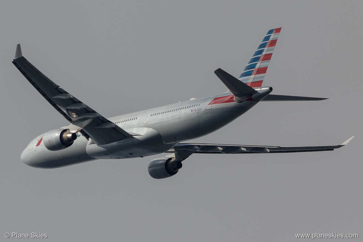American Airlines Airbus A330-300 N275AY at London Heathrow Airport (EGLL/LHR) American Airlines Airbus A330-300 N275AY at London Heathrow Airport (EGLL/LHR)