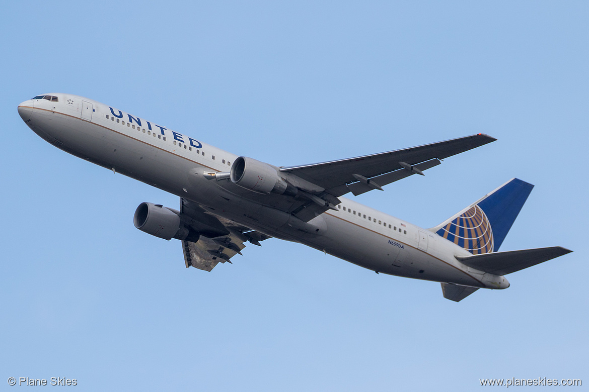 United Airlines Boeing 767-300ER N659UA at London Heathrow Airport (EGLL/LHR)