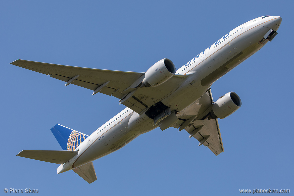 United Airlines Boeing 777-200ER N69020 at London Heathrow Airport (EGLL/LHR)