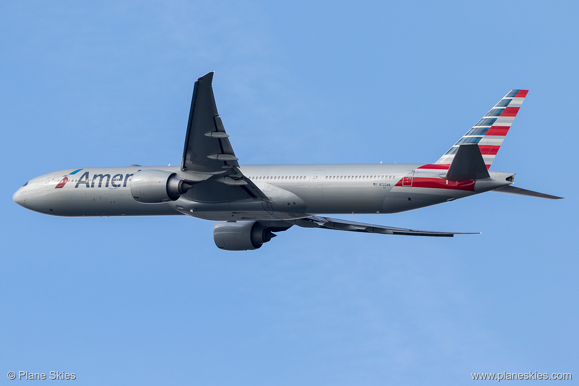 American Airlines Boeing 777-300ER N722AN at London Heathrow Airport (EGLL/LHR)