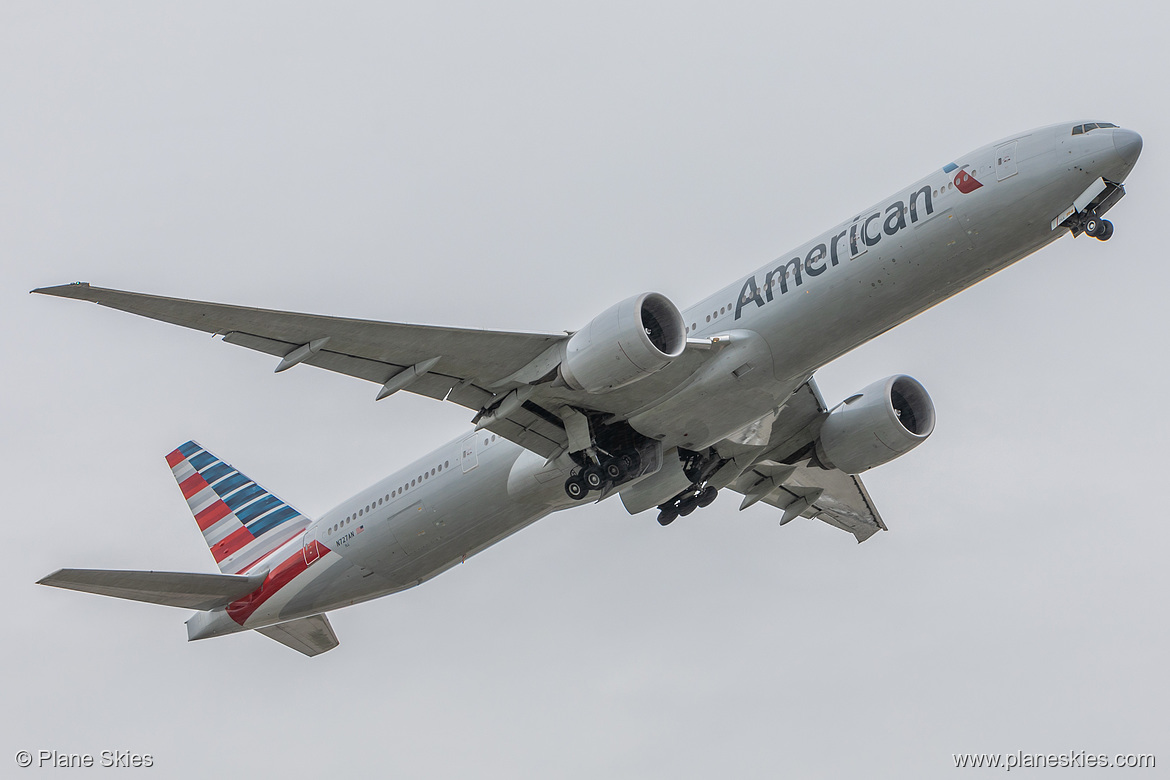 American Airlines Boeing 777-300ER N727AN at London Heathrow Airport (EGLL/LHR) American Airlines Boeing 777-300ER N727AN at London Heathrow Airport (EGLL/LHR)