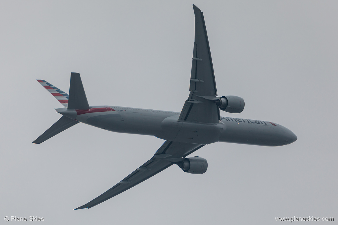 American Airlines Boeing 777-300ER N735AT at London Heathrow Airport (EGLL/LHR)