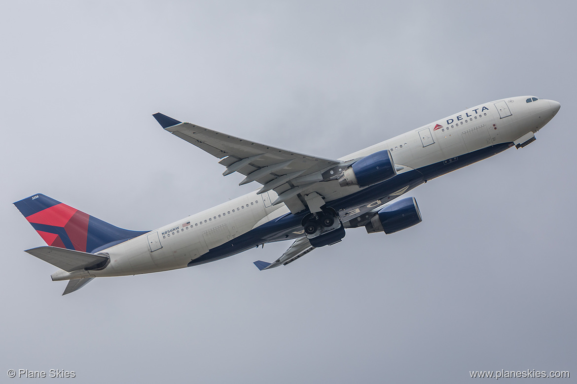 Delta Air Lines Airbus A330-200 N856NW at London Heathrow Airport (EGLL/LHR)