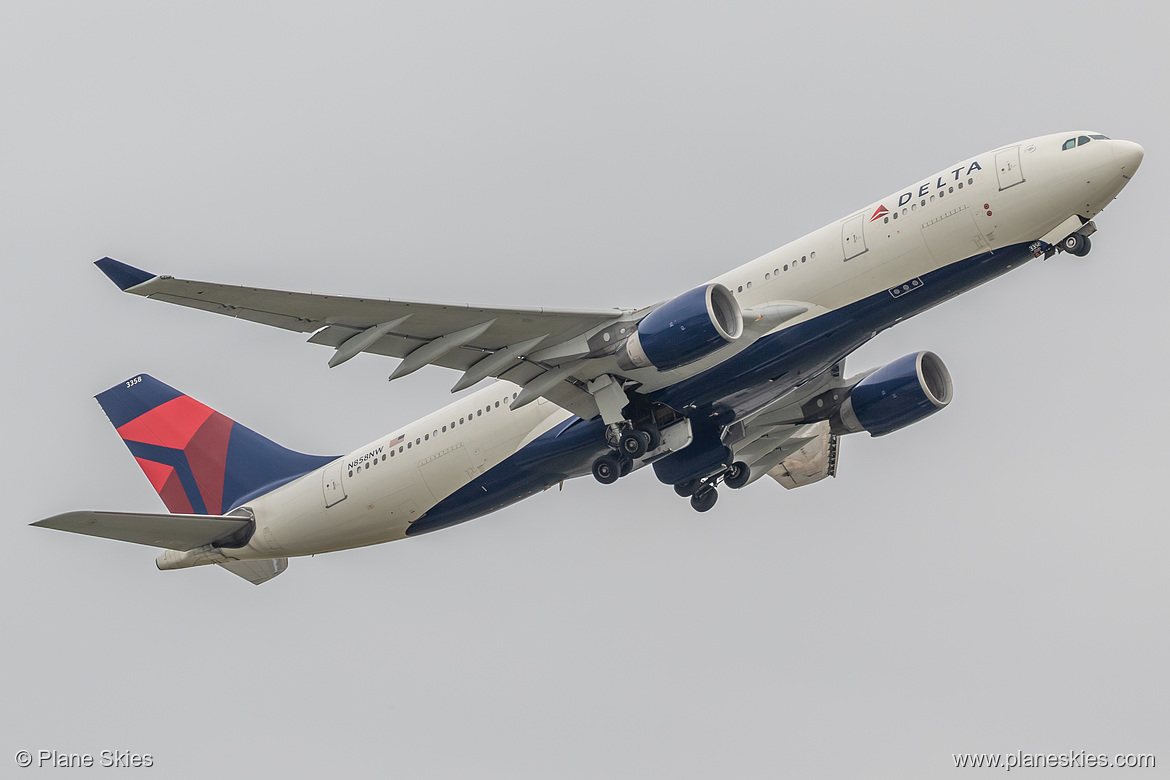 Delta Air Lines Airbus A330-200 N858NW at London Heathrow Airport (EGLL/LHR) Delta Air Lines Airbus A330-200 N858NW at London Heathrow Airport (EGLL/LHR)