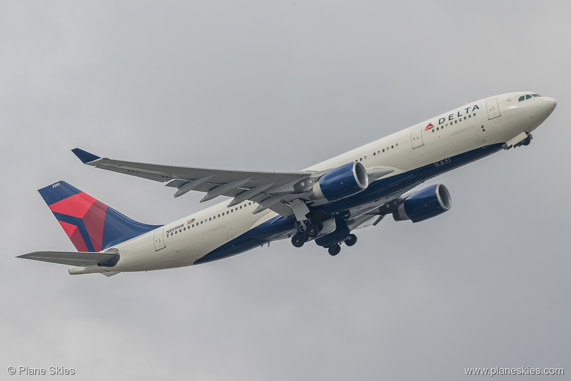 Delta Air Lines Airbus A330-200 N859NW at London Heathrow Airport (EGLL/LHR)