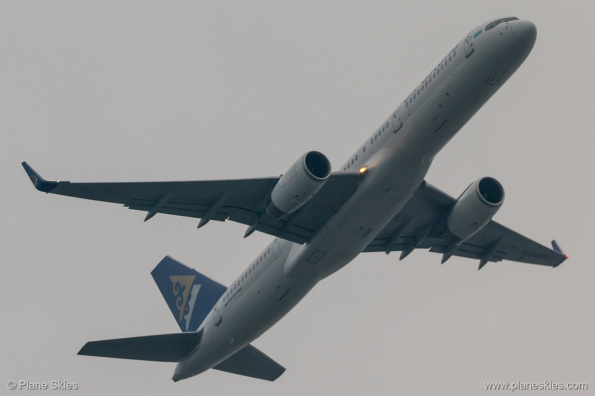 Air Astana Boeing 757-200 P4-MAS at London Heathrow Airport (EGLL/LHR) Air Astana Boeing 757-200 P4-MAS at London Heathrow Airport (EGLL/LHR)
