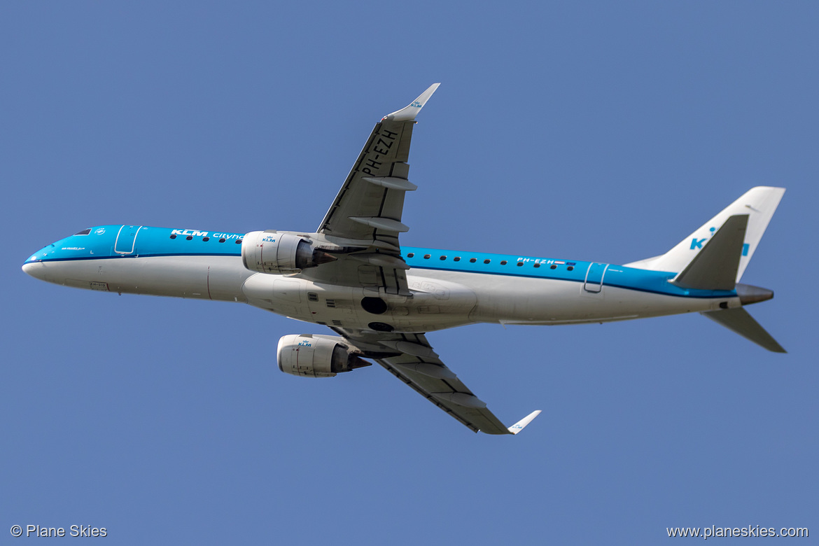 KLM Cityhopper Embraer ERJ-190 PH-EZH at London Heathrow Airport (EGLL/LHR)