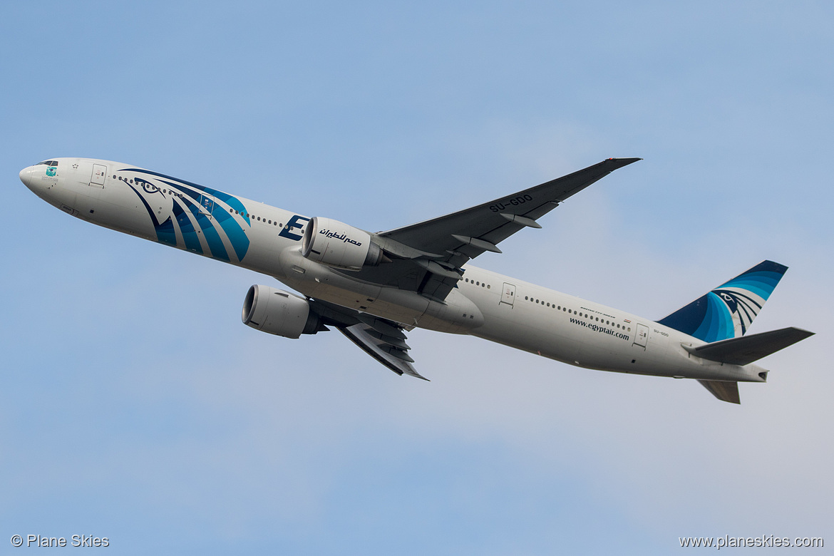 EgyptAir Boeing 777-300ER SU-GDO at London Heathrow Airport (EGLL/LHR)