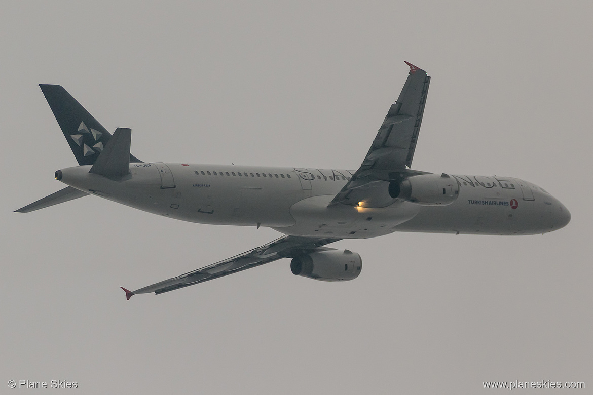 Turkish Airlines Airbus A321-200 TC-JRP at London Heathrow Airport (EGLL/LHR)