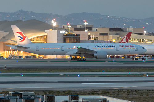 China Eastern Airlines Boeing 777-300ER B-7868 at Los Angeles International Airport (KLAX/LAX) China Eastern Airlines Boeing 777-300ER B-7868 at Los Angeles International Airport (KLAX/LAX)