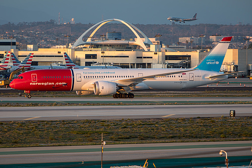 Norwegian Air UK Boeing 787-9 G-CKLZ at Los Angeles International Airport (KLAX/LAX)