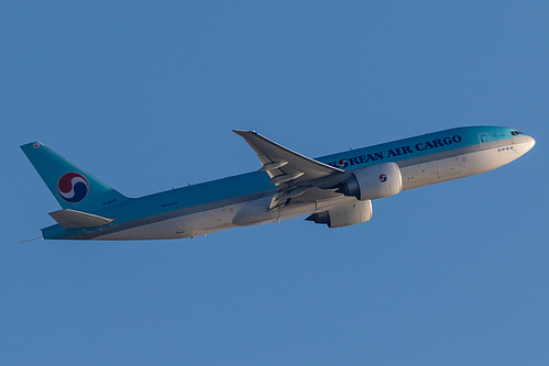 Korean Air Boeing 777F HL8075 at Los Angeles International Airport (KLAX/LAX) Korean Air Boeing 777F HL8075 at Los Angeles International Airport (KLAX/LAX)