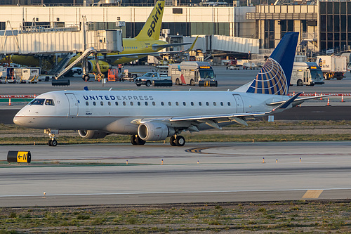 SkyWest Airlines Embraer ERJ-175 N114SY at Los Angeles International Airport (KLAX/LAX)