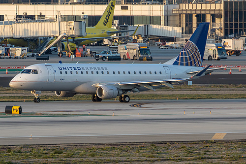 SkyWest Airlines Embraer ERJ-175 N114SY at Los Angeles International Airport (KLAX/LAX) SkyWest Airlines Embraer ERJ-175 N114SY at Los Angeles International Airport (KLAX/LAX)