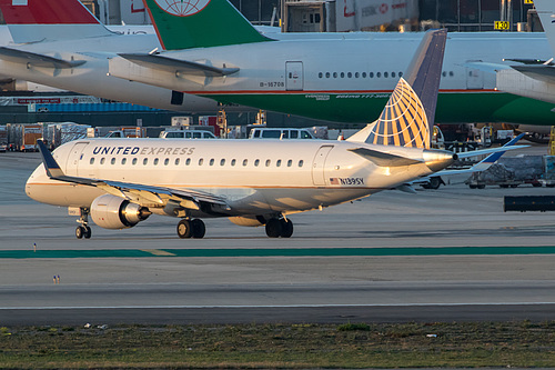 SkyWest Airlines Embraer ERJ-175 N139SY at Los Angeles International Airport (KLAX/LAX)